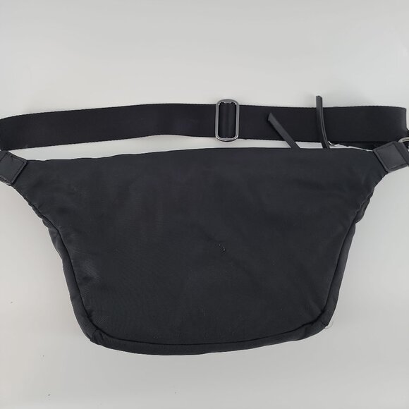 ✨ MZ Wallace Black Nylon Crossbody Sling Bag – Lightweight NYC Essential ✨ - Picture 3 of 10